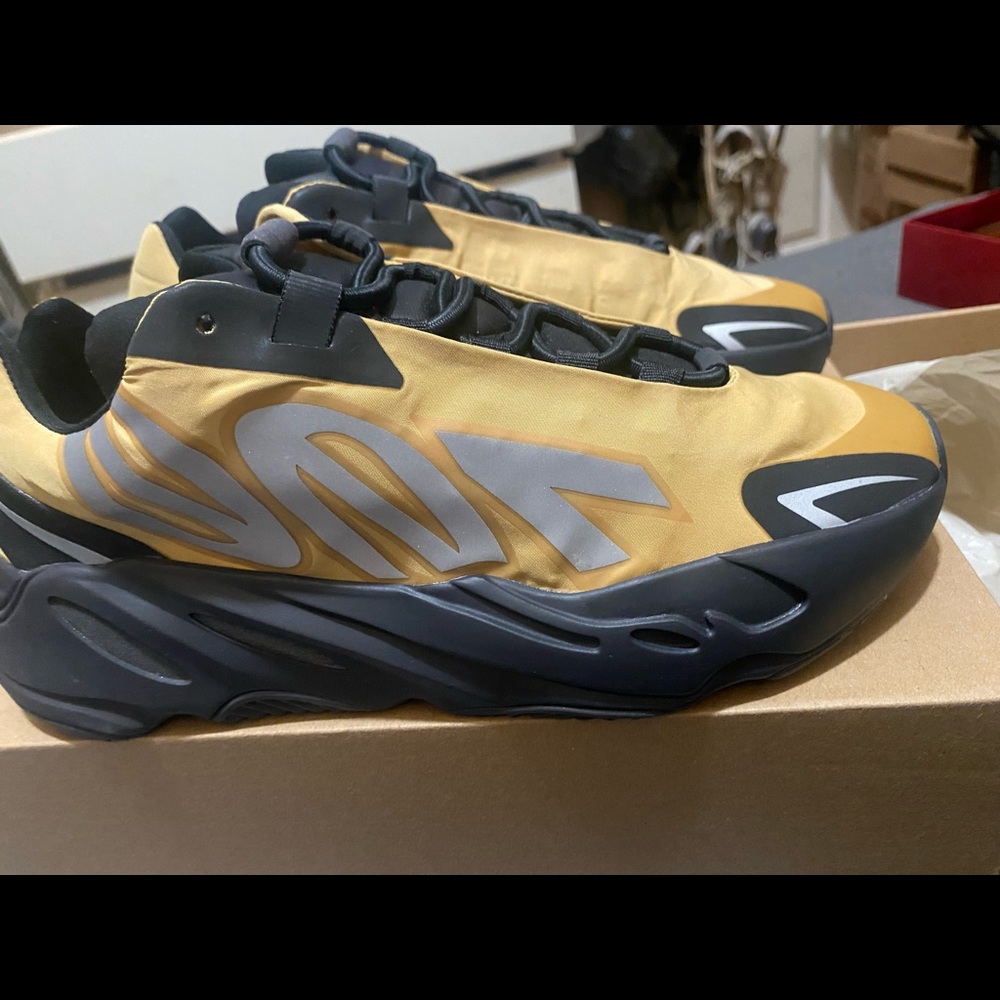 Yeezy Boost 700 Mnvn Honey Size 8 1/2 Women’s